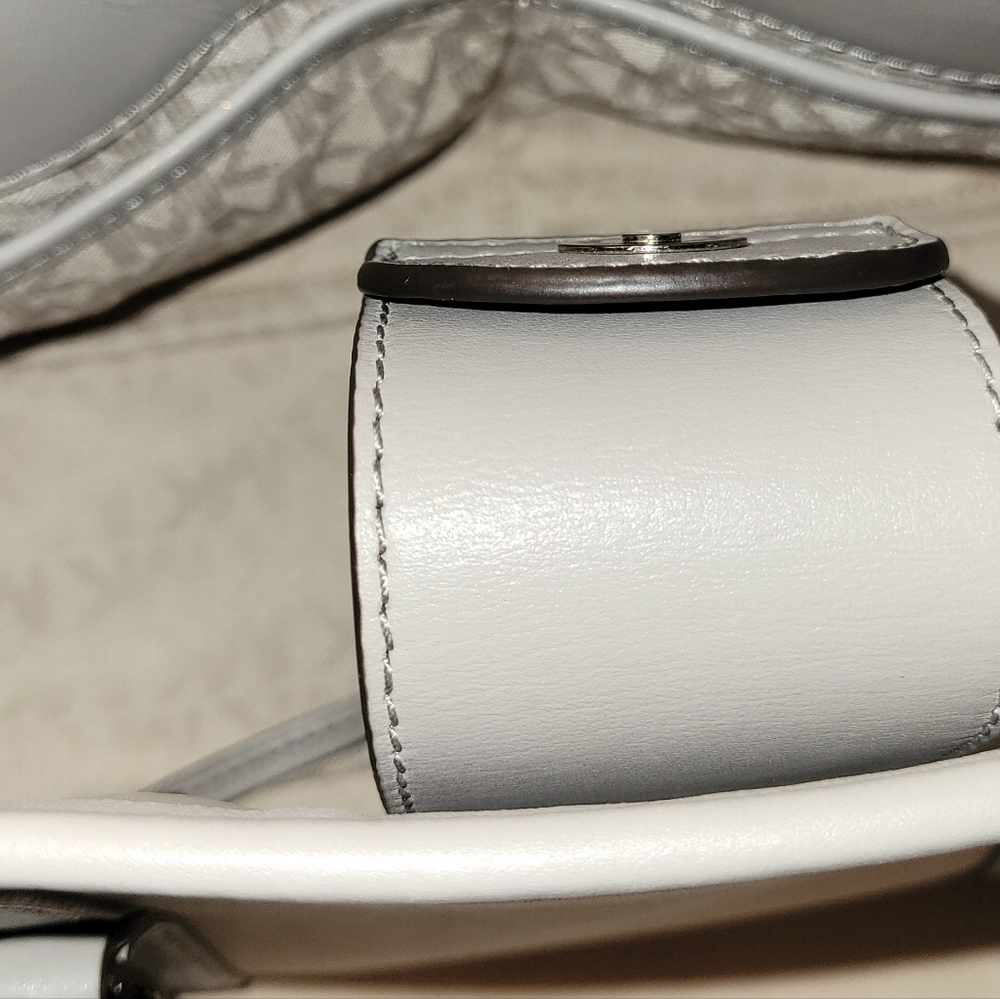 Michael Kors handbag - Picture 2 of 5